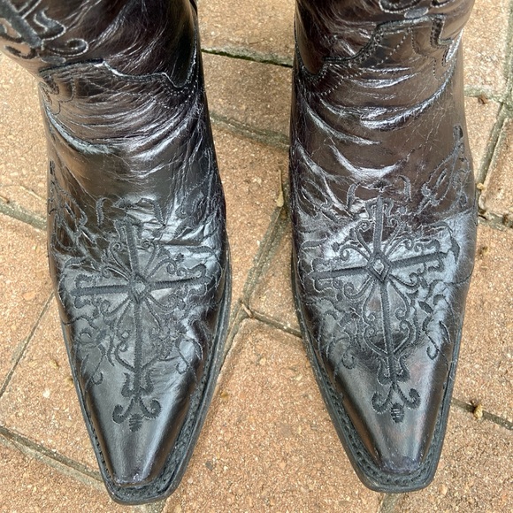 Boots - Circle G Women's Western Cross
Scroll Embroidered - Snip Toe - Black  10 - Picture 5 of 13